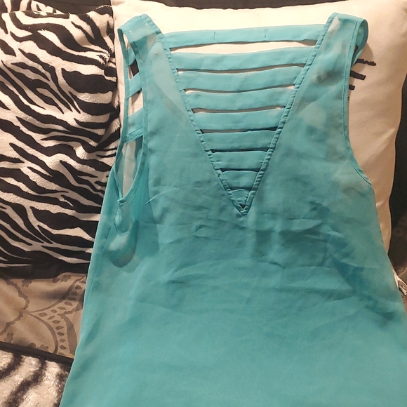 Flowy Tank - Picture 3 of 4